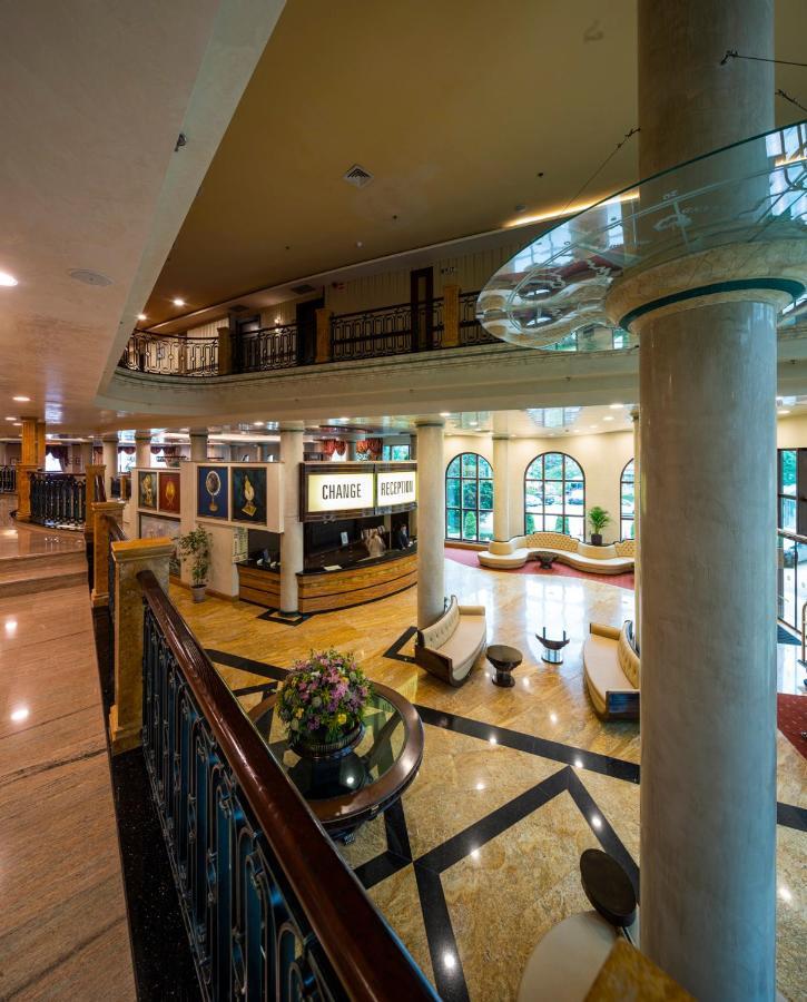 Admiral Hotel Golden Sands Exterior photo Lobby