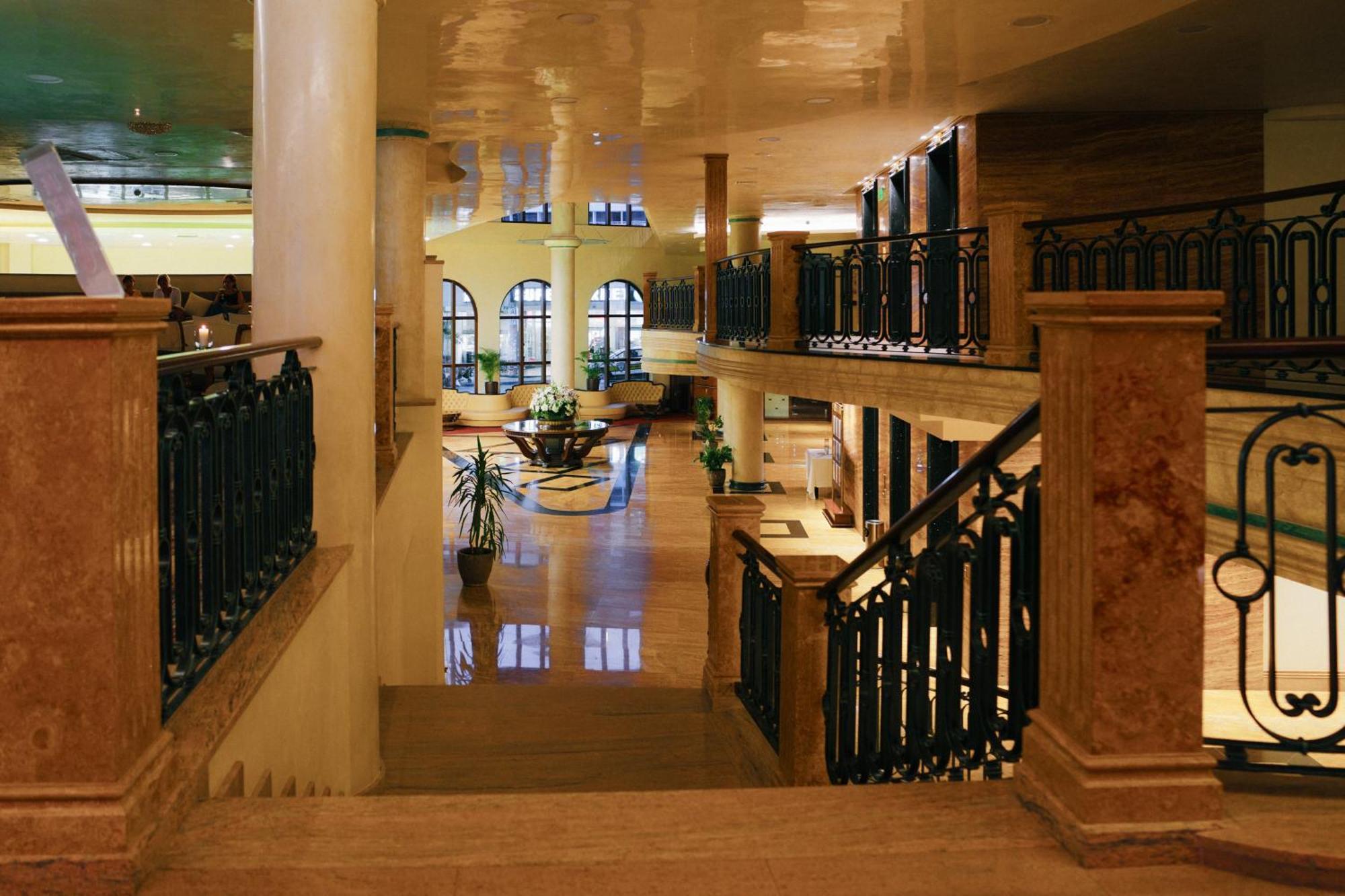 Admiral Hotel Golden Sands Exterior photo The lobby of the hotel