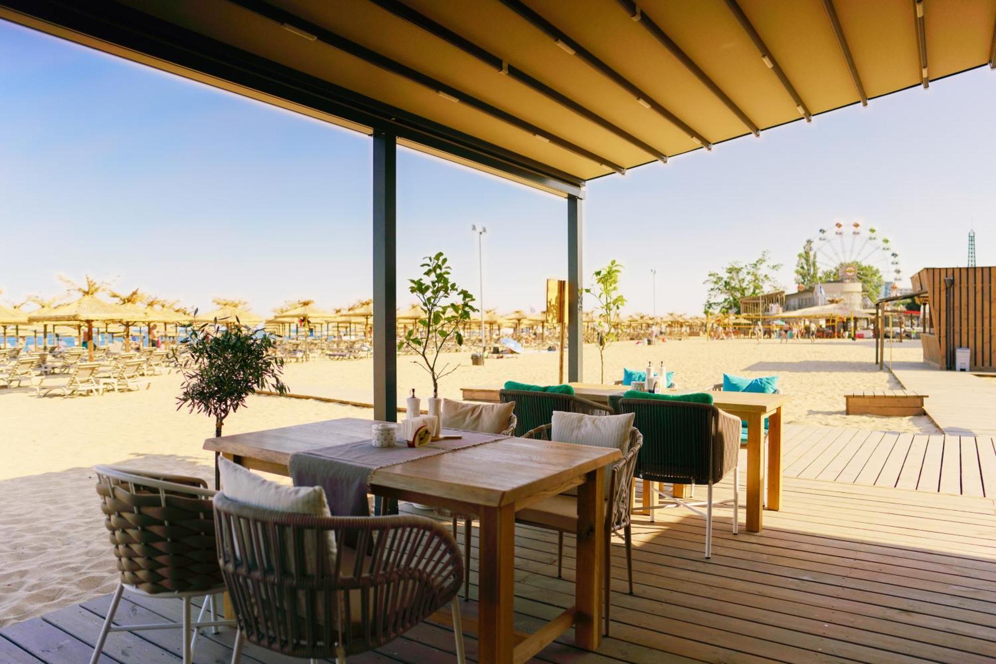 Admiral Hotel Golden Sands Exterior photo The beach at the Jumeirah Beach Hotel