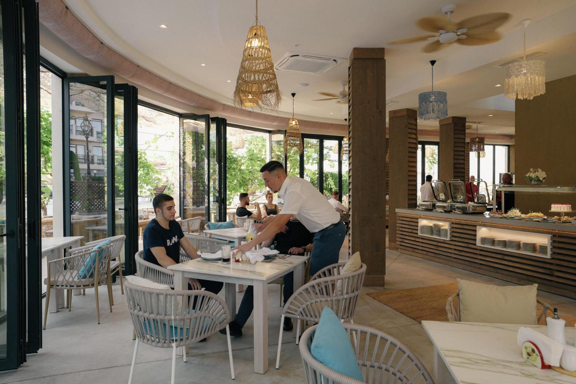Admiral Hotel Golden Sands Exterior photo A restaurant in Maldives