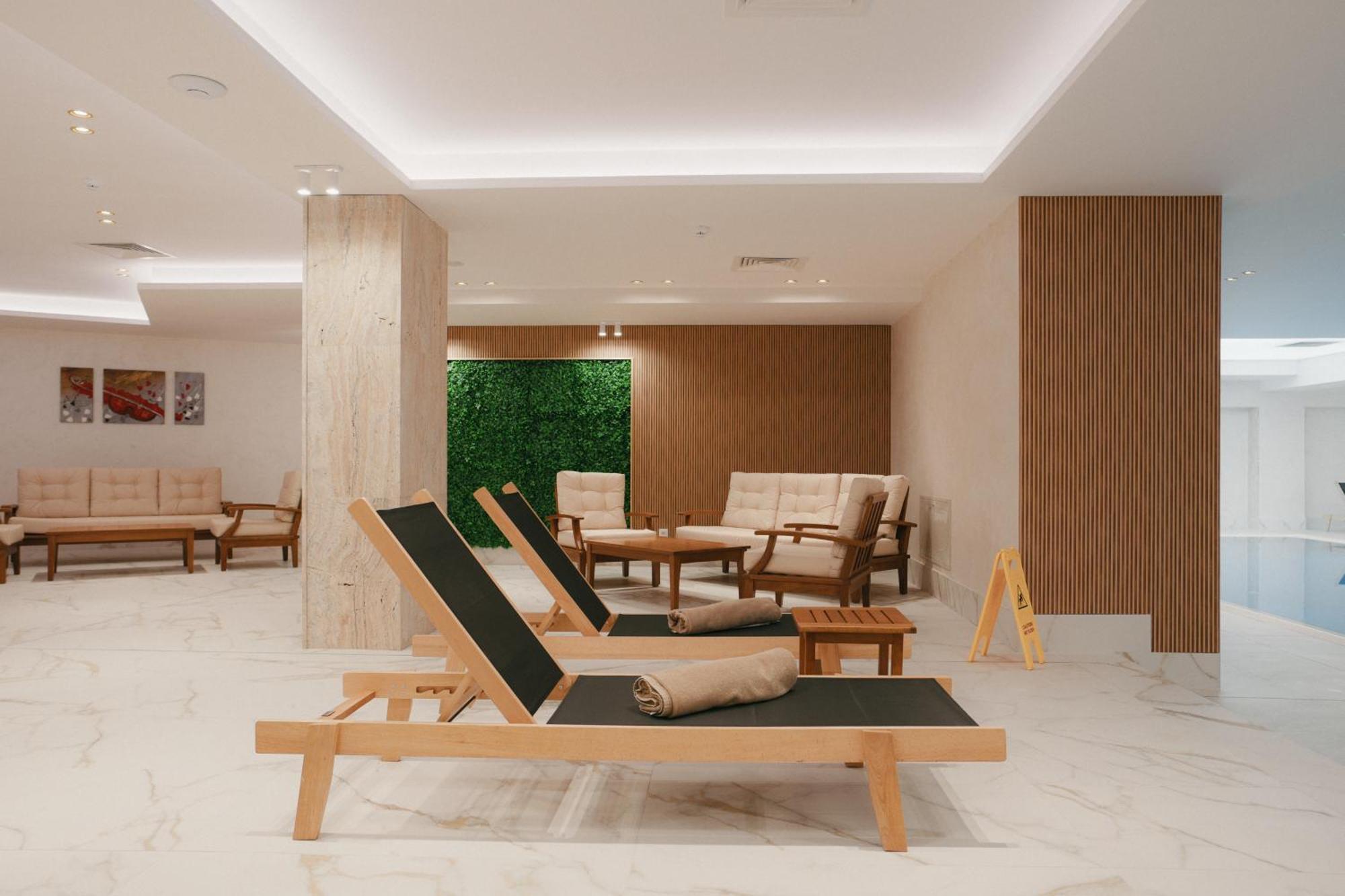 Admiral Hotel Golden Sands Exterior photo Interior of the spa