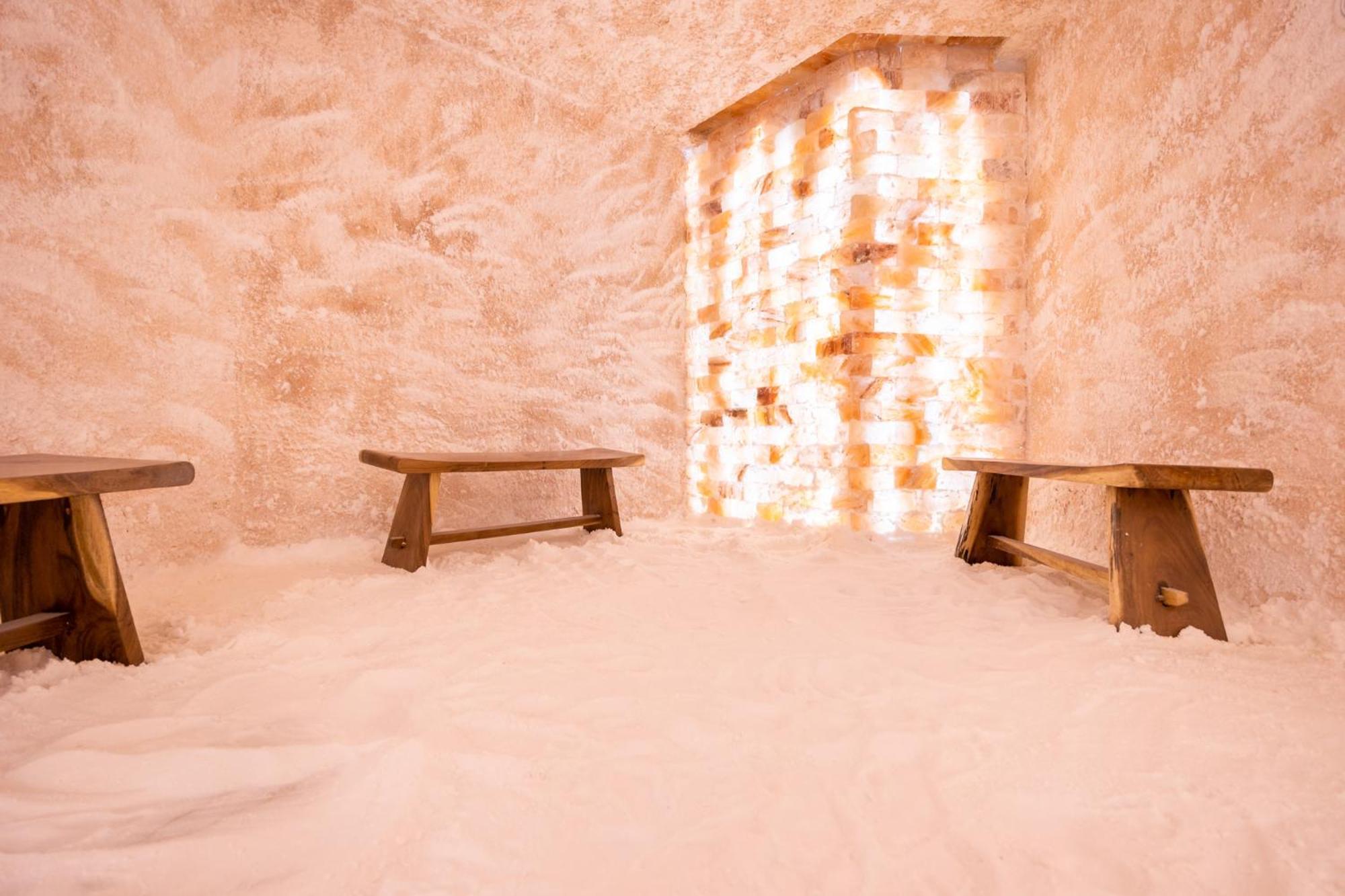 Admiral Hotel Golden Sands Exterior photo A salt cave in the United States